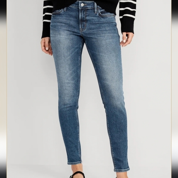 Old Navy Mid-Rise Rockstar Super-Skinny Jeans Size 16 – Curve-Hugging Fit! - Picture 5 of 6